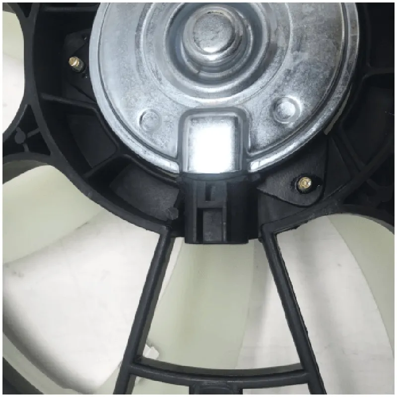 16711-37050 TOYOTA Yaris / Vios radiator fan assembly image 03